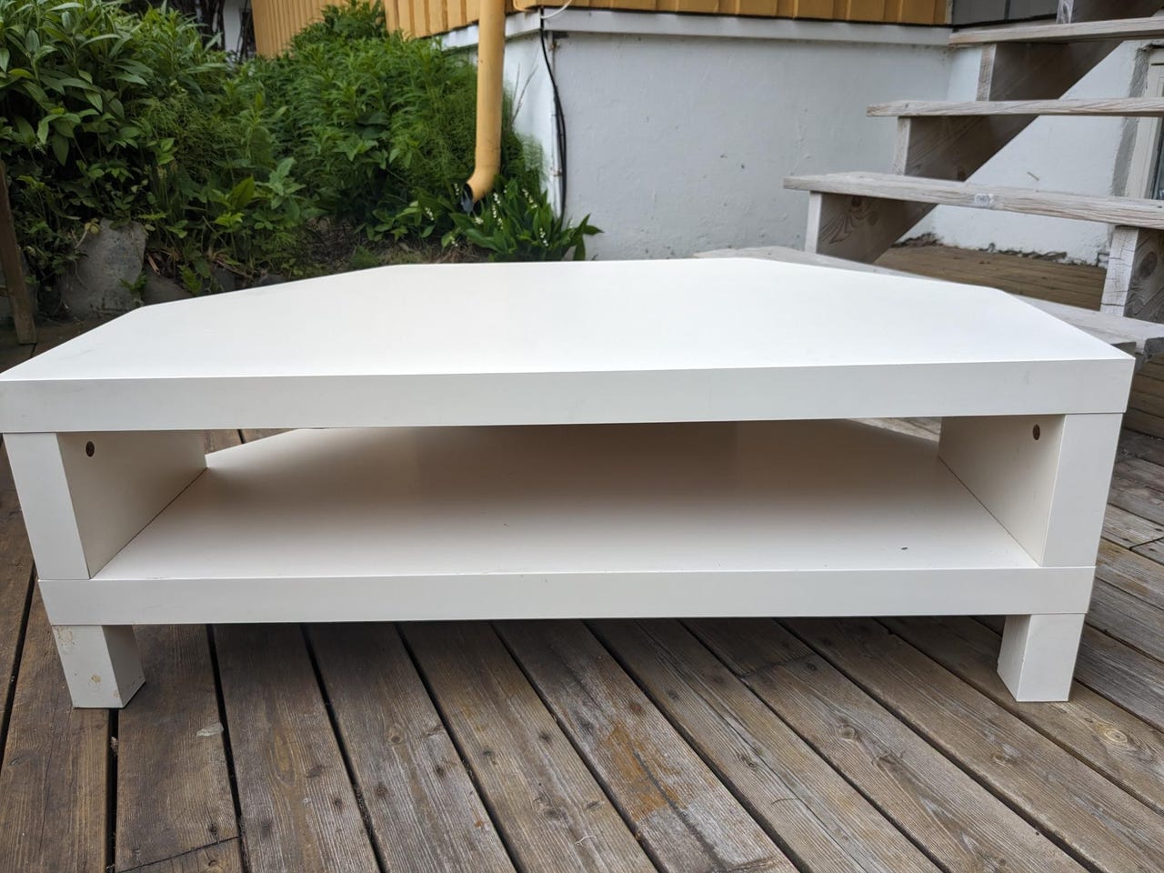 Corner TV table white FINN