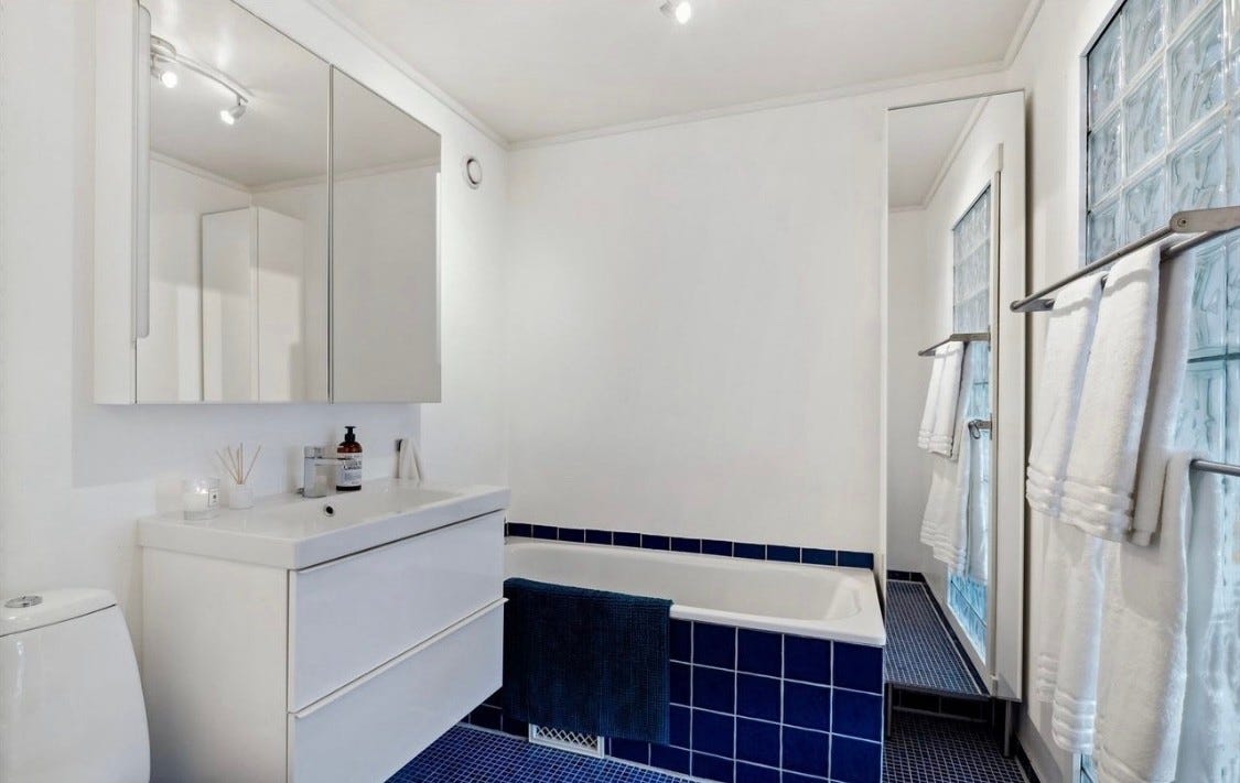 Bad med badekar i andre etasje Galleribilde