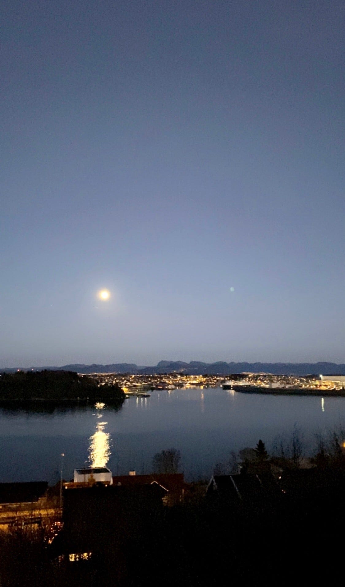 Kveldsbilde - utsikt mot Ryfylke fjellene Galleribilde