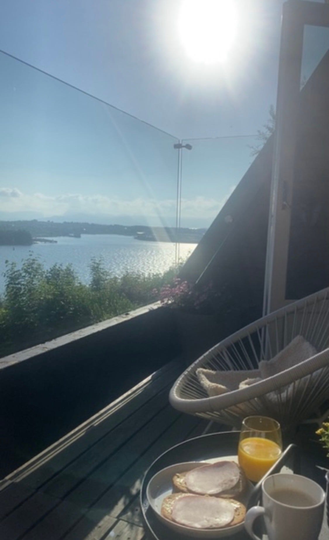 Terasse med utemøbler på fremsiden Galleribilde