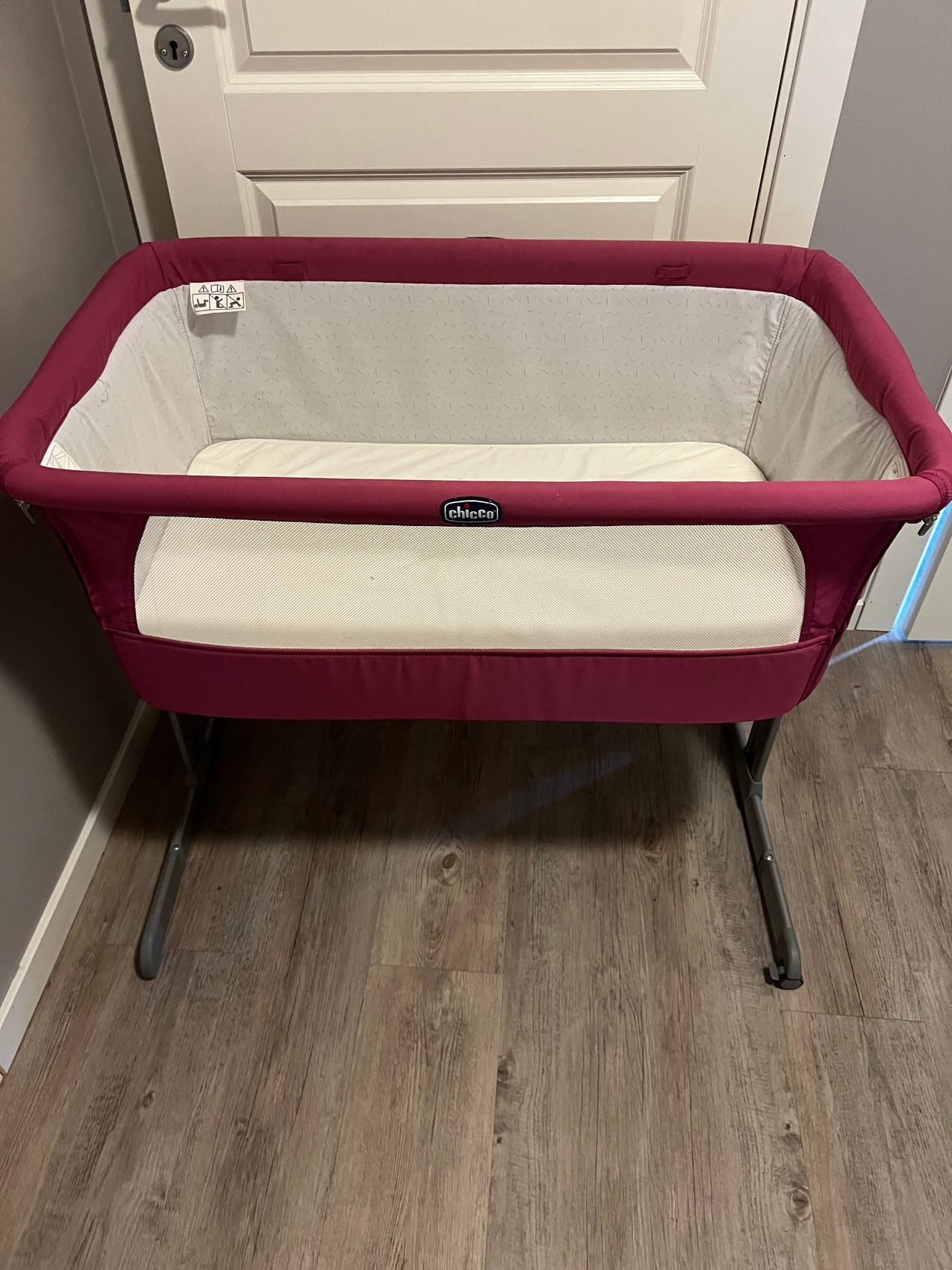 Bedside crib chicco next2me FINN