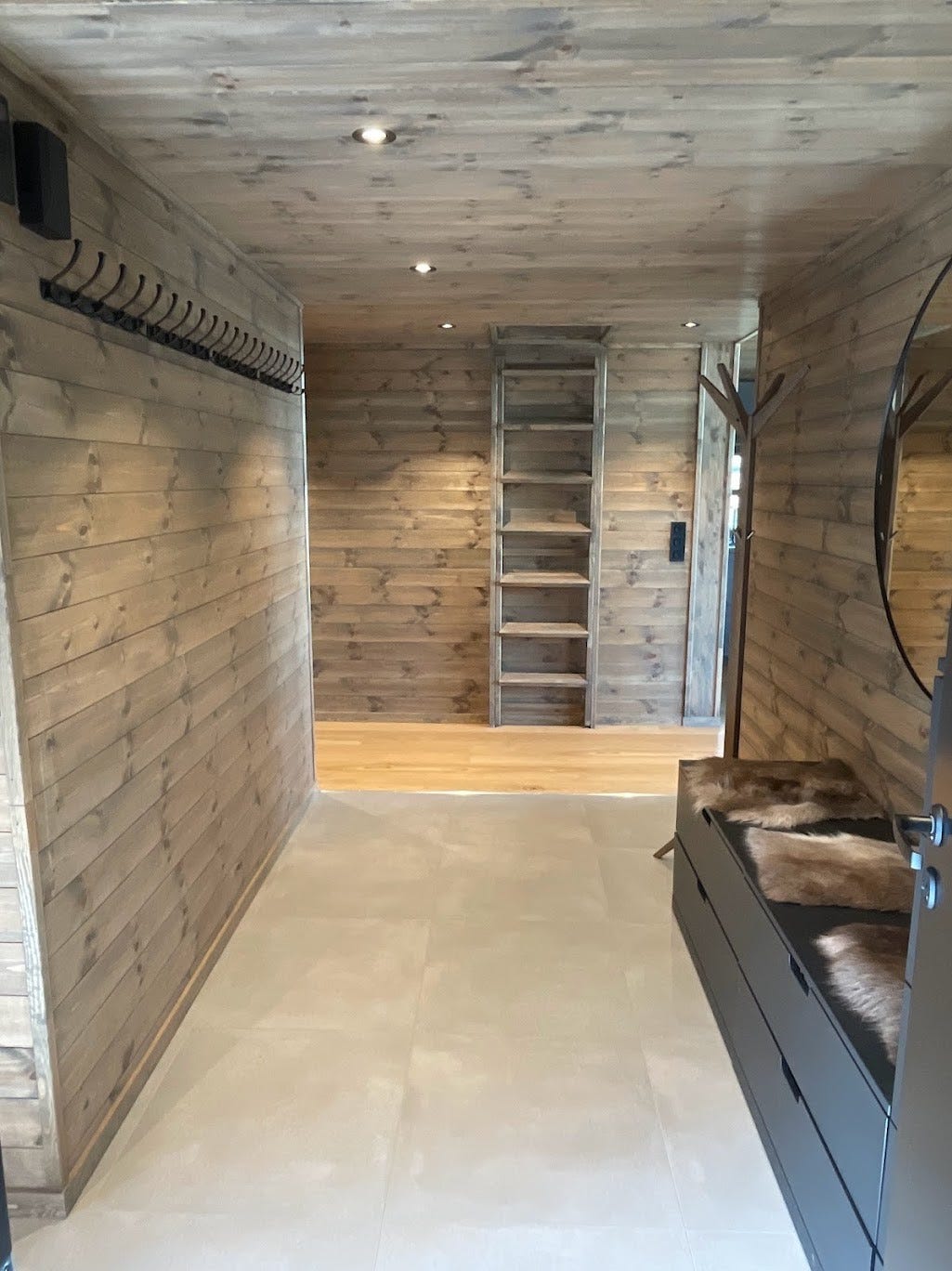 Romslig gang Galleribilde