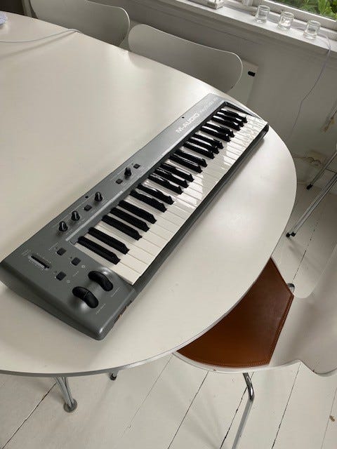 MIDI Keyboard fra M-Audio - KeyStudio 49i | FINN-torget