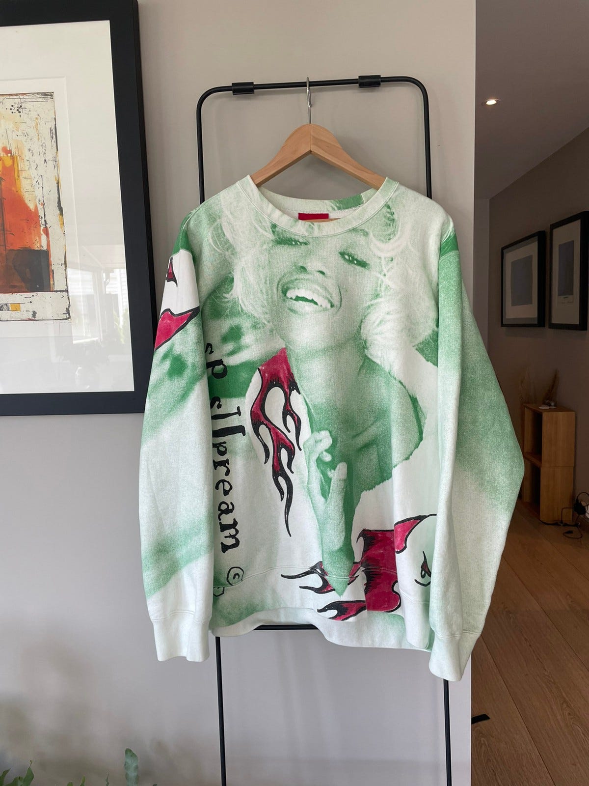 Supreme Naomi Crewneck (Large) | FINN-torget