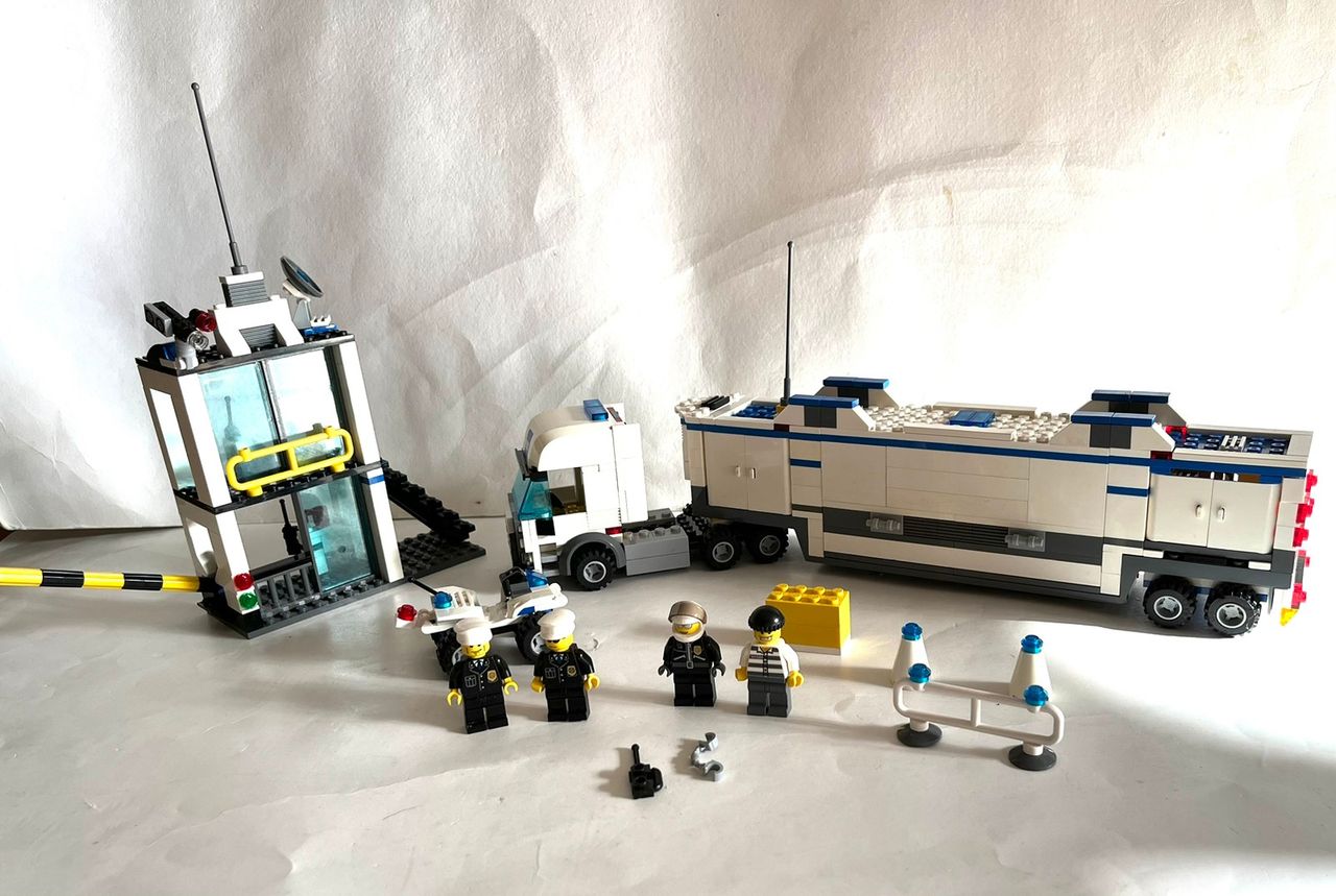 Stor Lego politi lastebil og - demontert | FINN torget