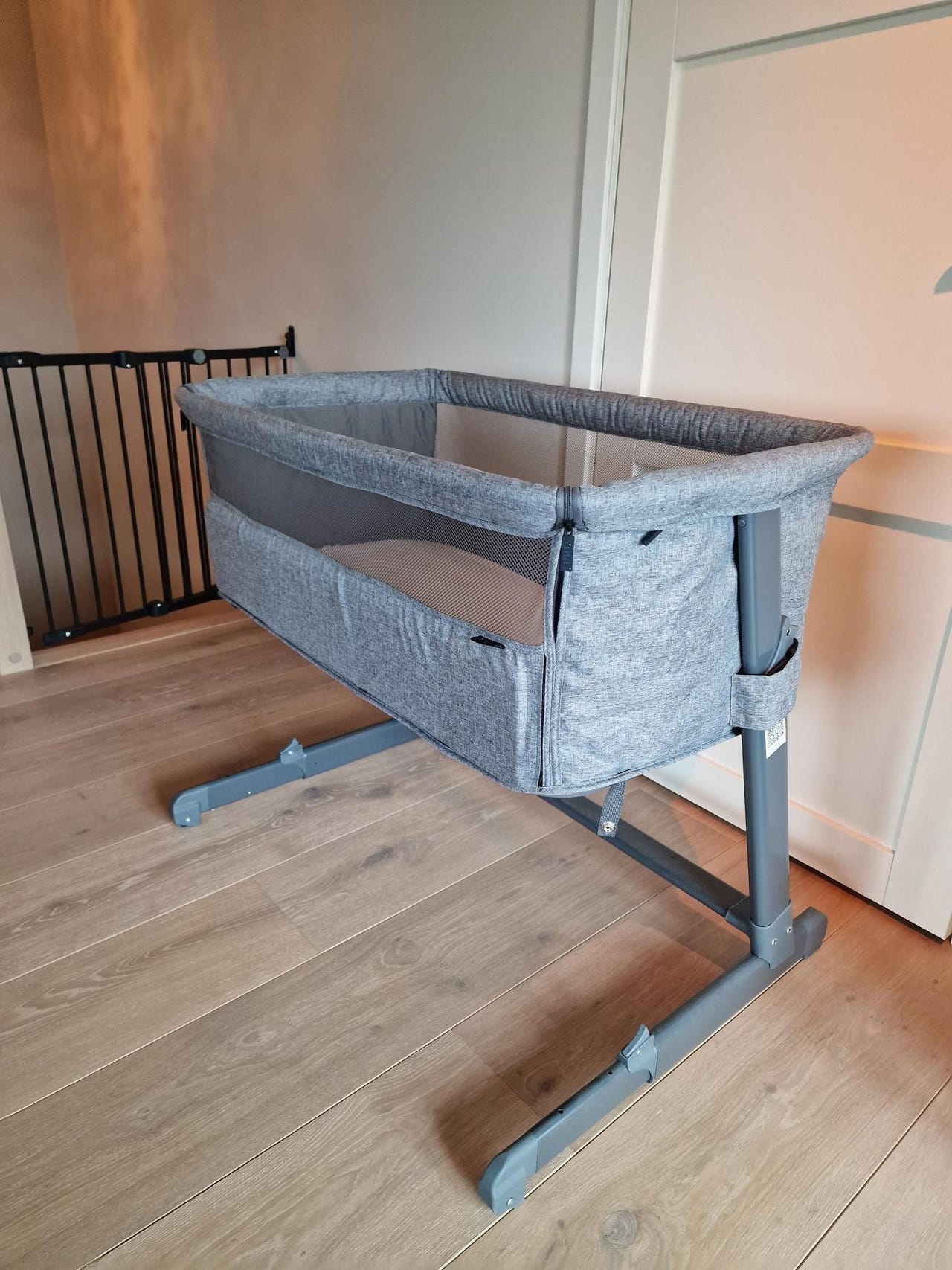 Yngri bedside crib FINN