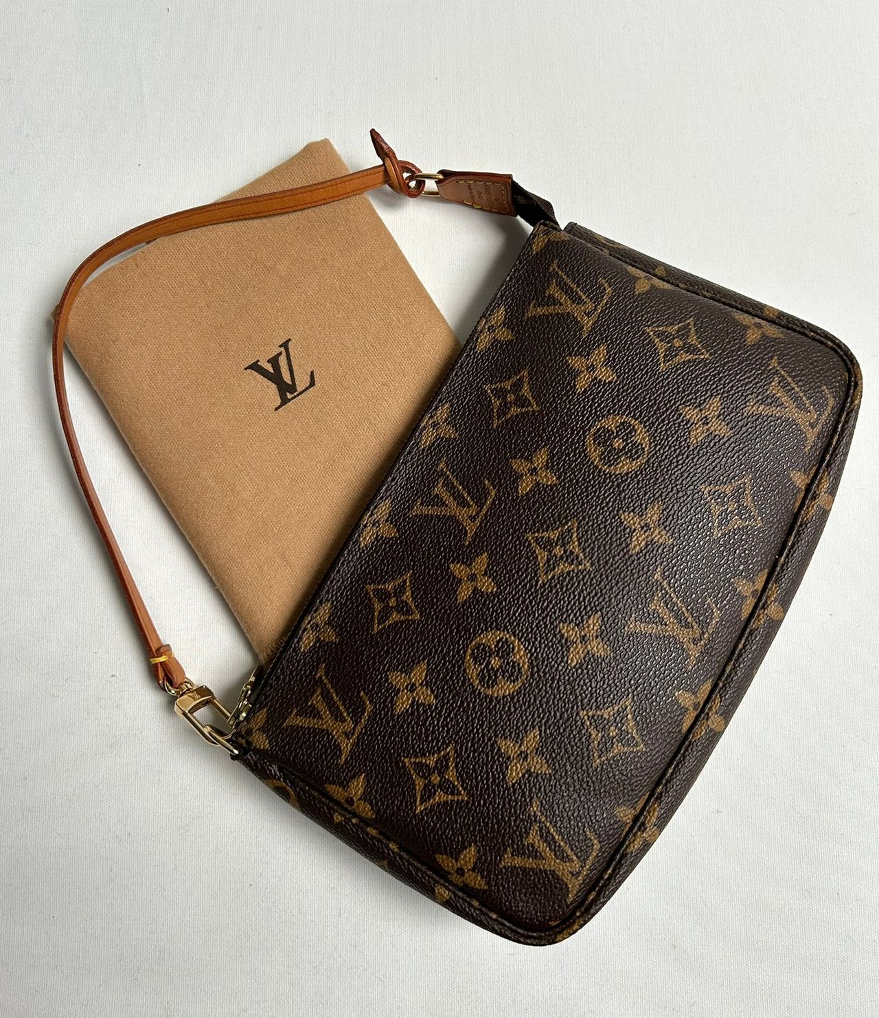 LouisVuitton #Pochette Accesoire Old vs New - New Version has the following  updates: 1. Longer strap 2. Slightly larger …