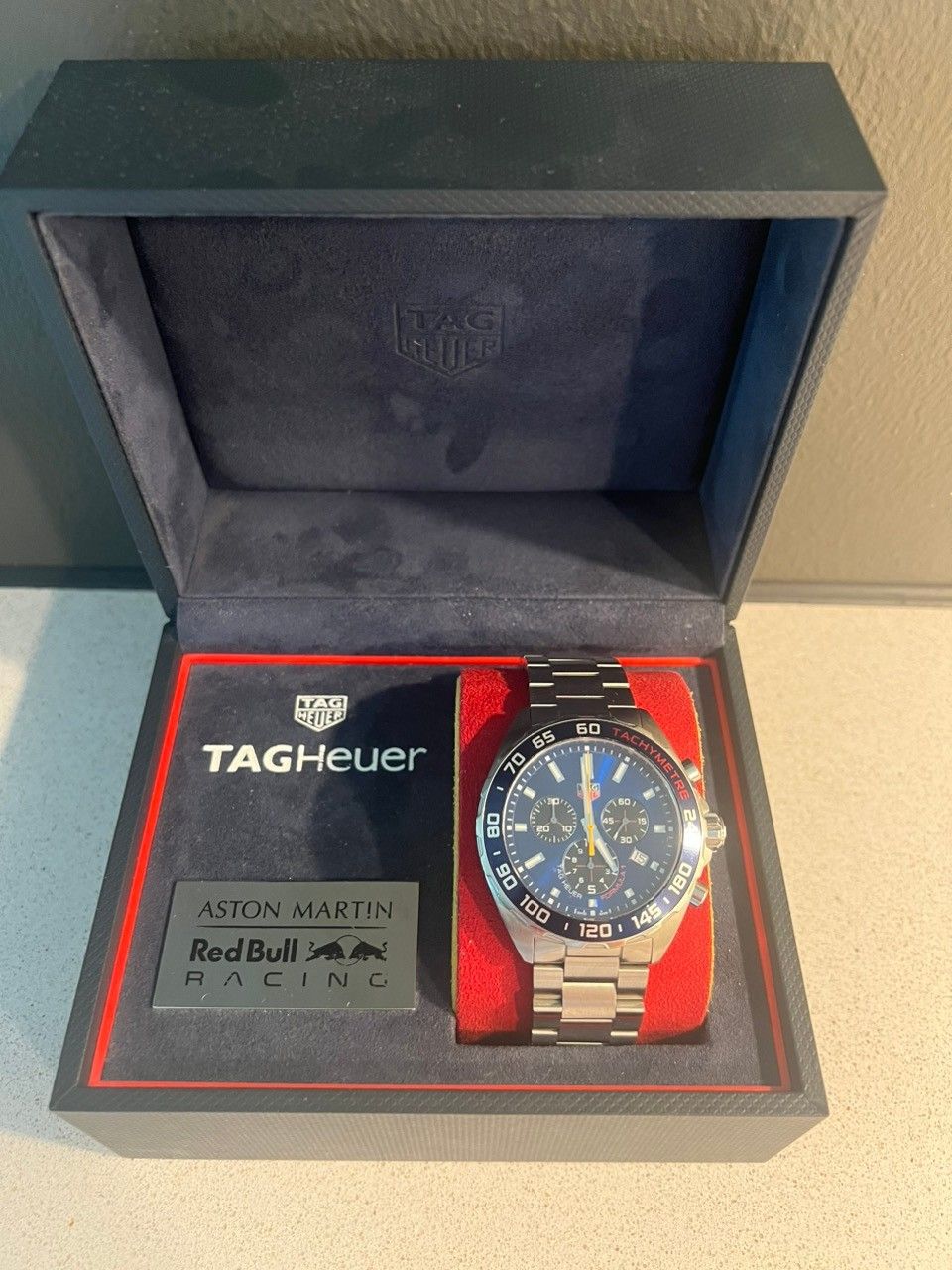 Tag heuer aston discount martin red bull racing