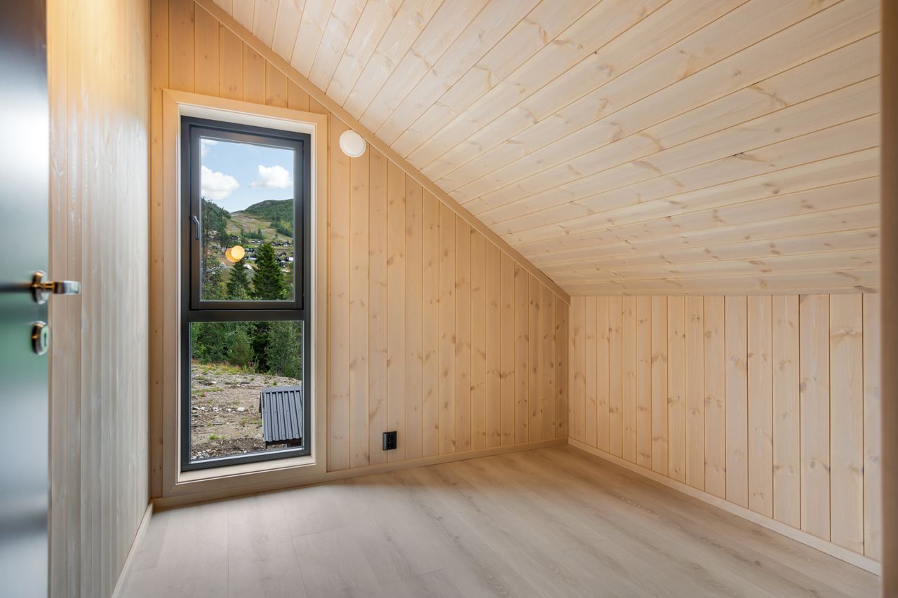 3 års strøm inkludert! Innflytningsklar, helt ny hytte på meget fin utsiktstomt – kort vei til alpin og langrennsløyper – Rauland!
