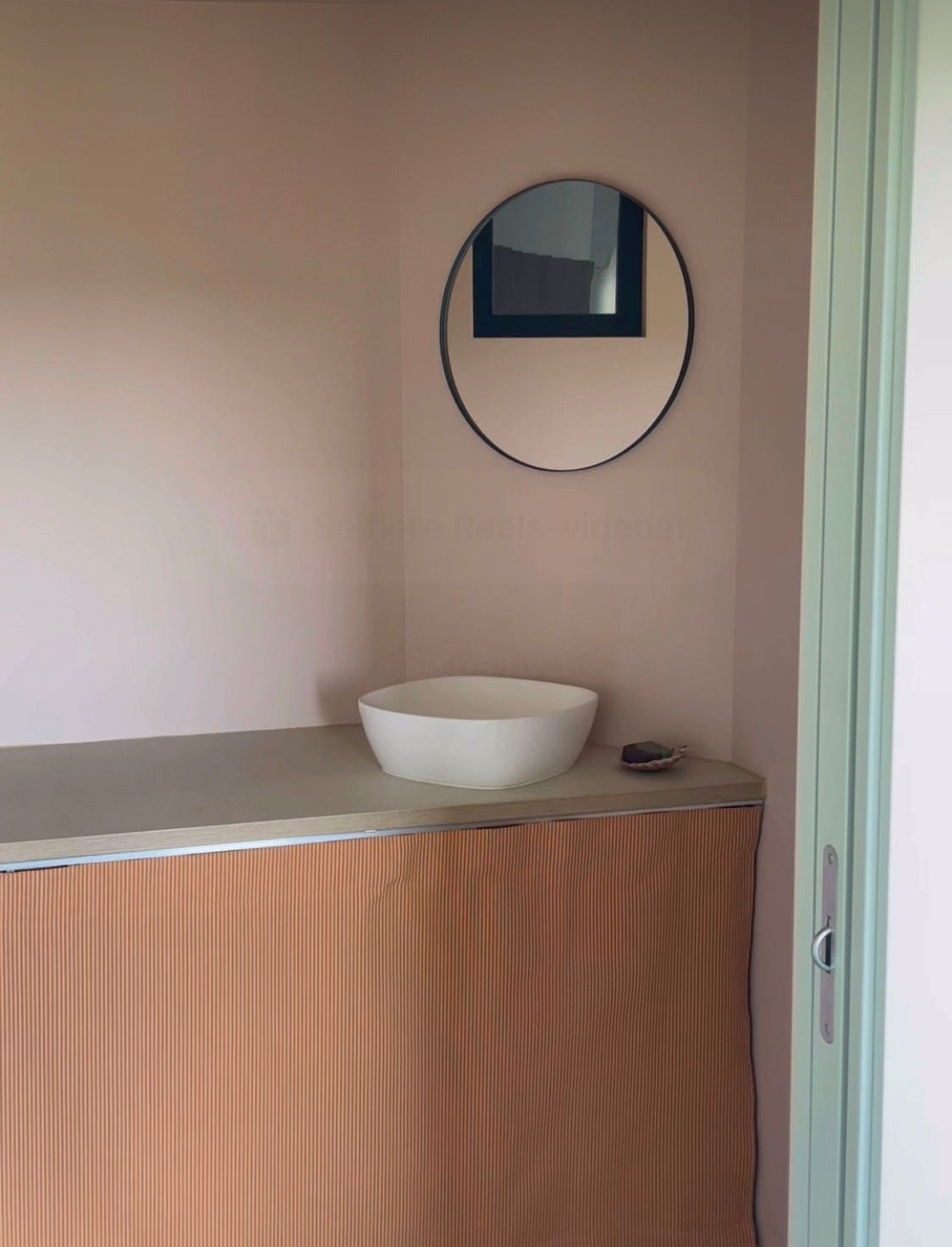 Separat bad med servant i hovedhytte Galleribilde