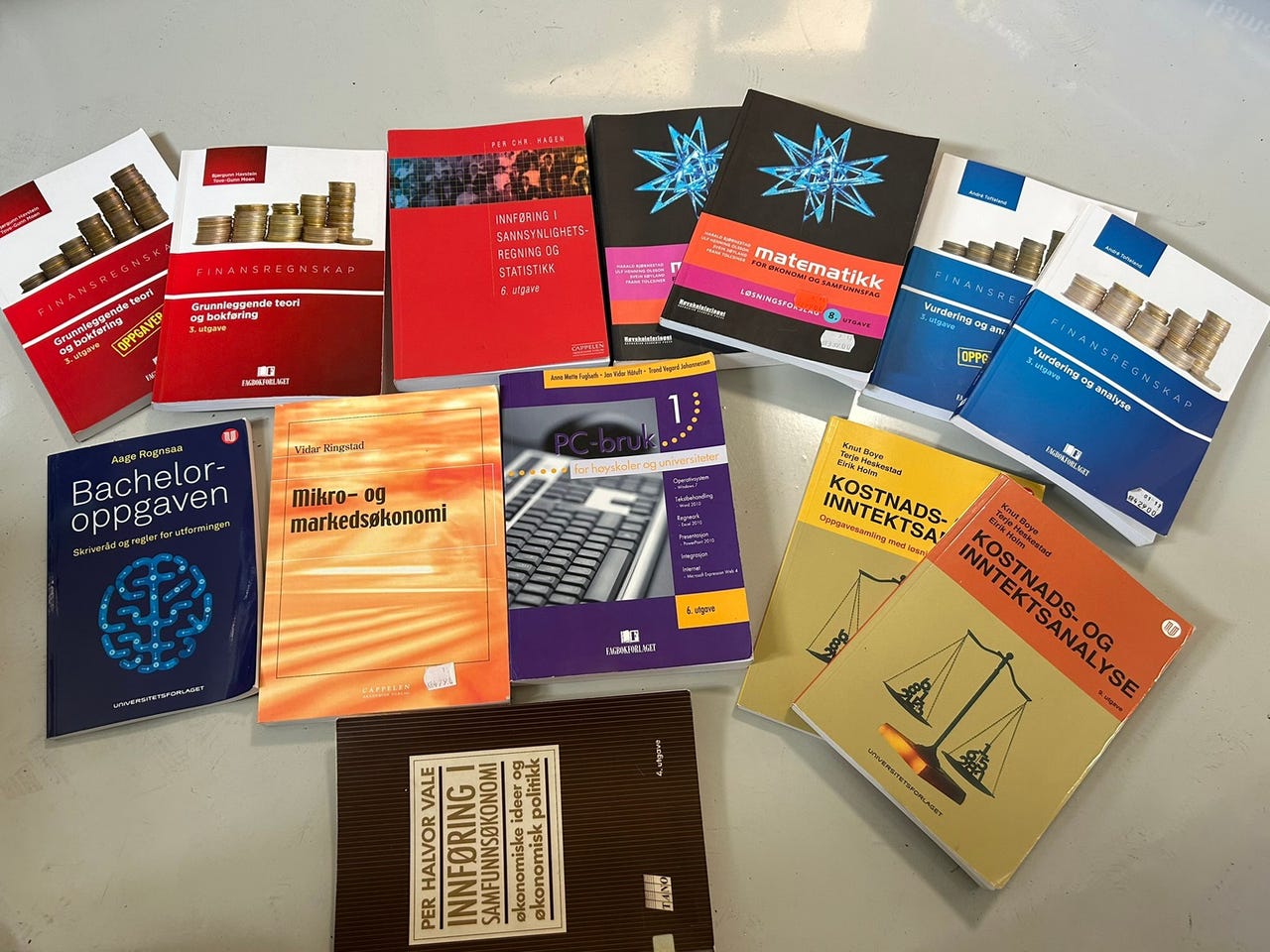 Skolebøker til Økonomi og Administrasjon-bachelorbok | FINN torget