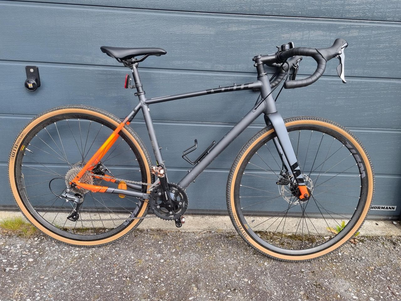 white gx lite gravel bike