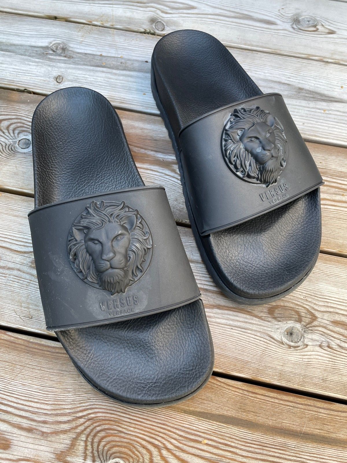 Versace lion hotsell slides