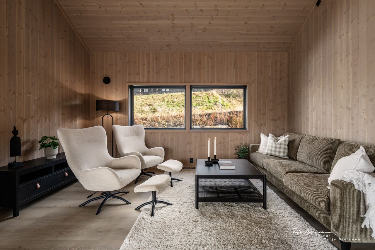 Innflytningsklar, ny og komplett møblert hytte på Garslia – Eidfjord! Få meter fra skiløypa!