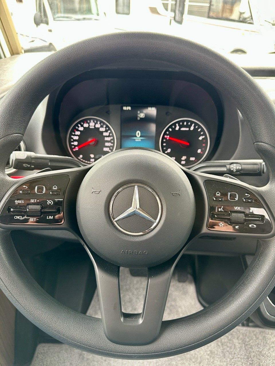 862_272958383.jpg
