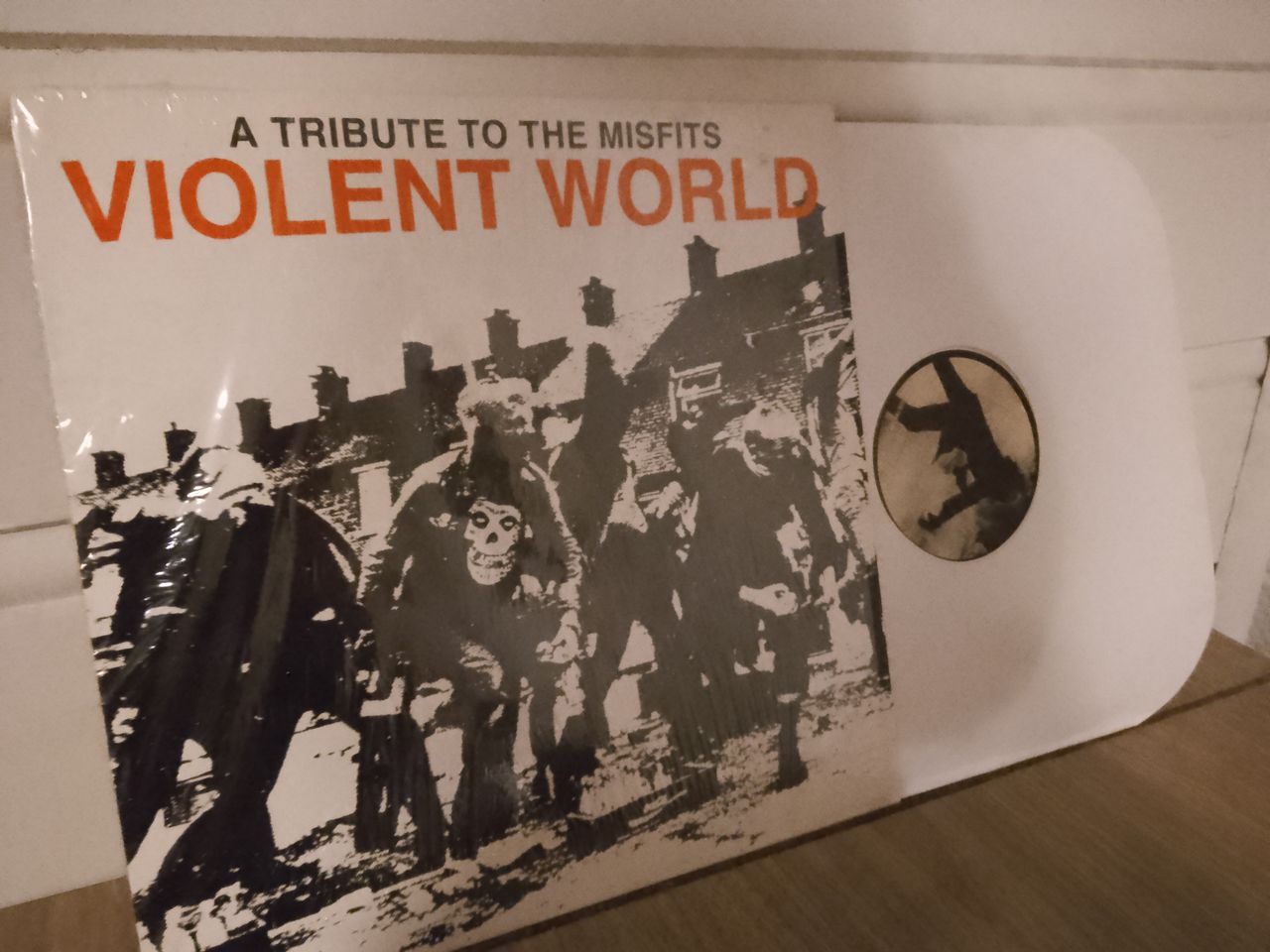 A Tribute To The Misfits Violent World på hvit vinyl | FINN torget