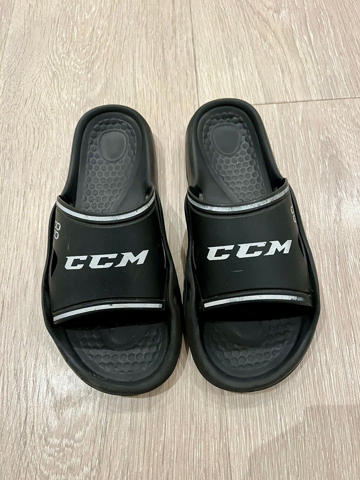Ccm flip flops hot sale