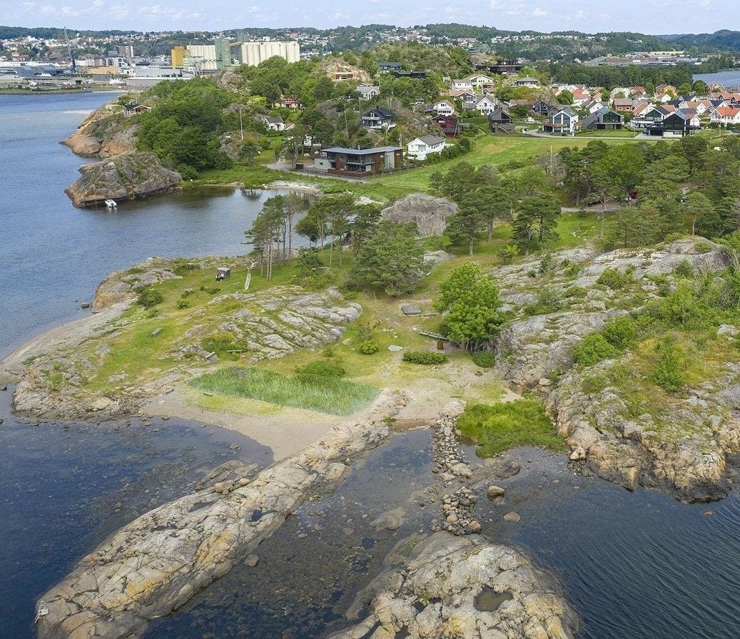 Sukkersletta samler mange hele dagen fra morgenbad, krabbefisking til solnedgangsgrilling og kveldsbading 🌭🍖🌅🏊🏽
Bilde lånt fra web. Galleribilde