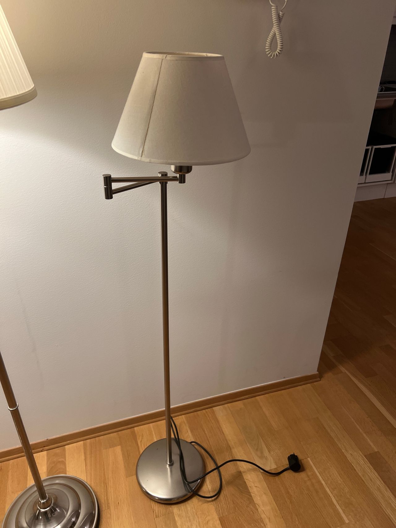 Stillig gulvlampe og Nymo Ikea lampeskjerm 59cm