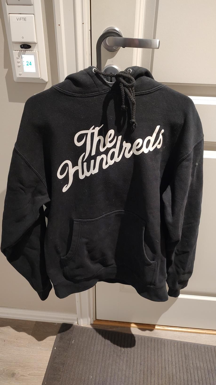 The hundreds hoodie online svart