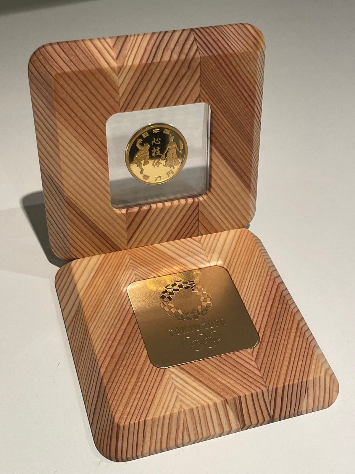 japan-10000-yen-gullmynt-ol-2020-1-2-oz-gull-finn-torget