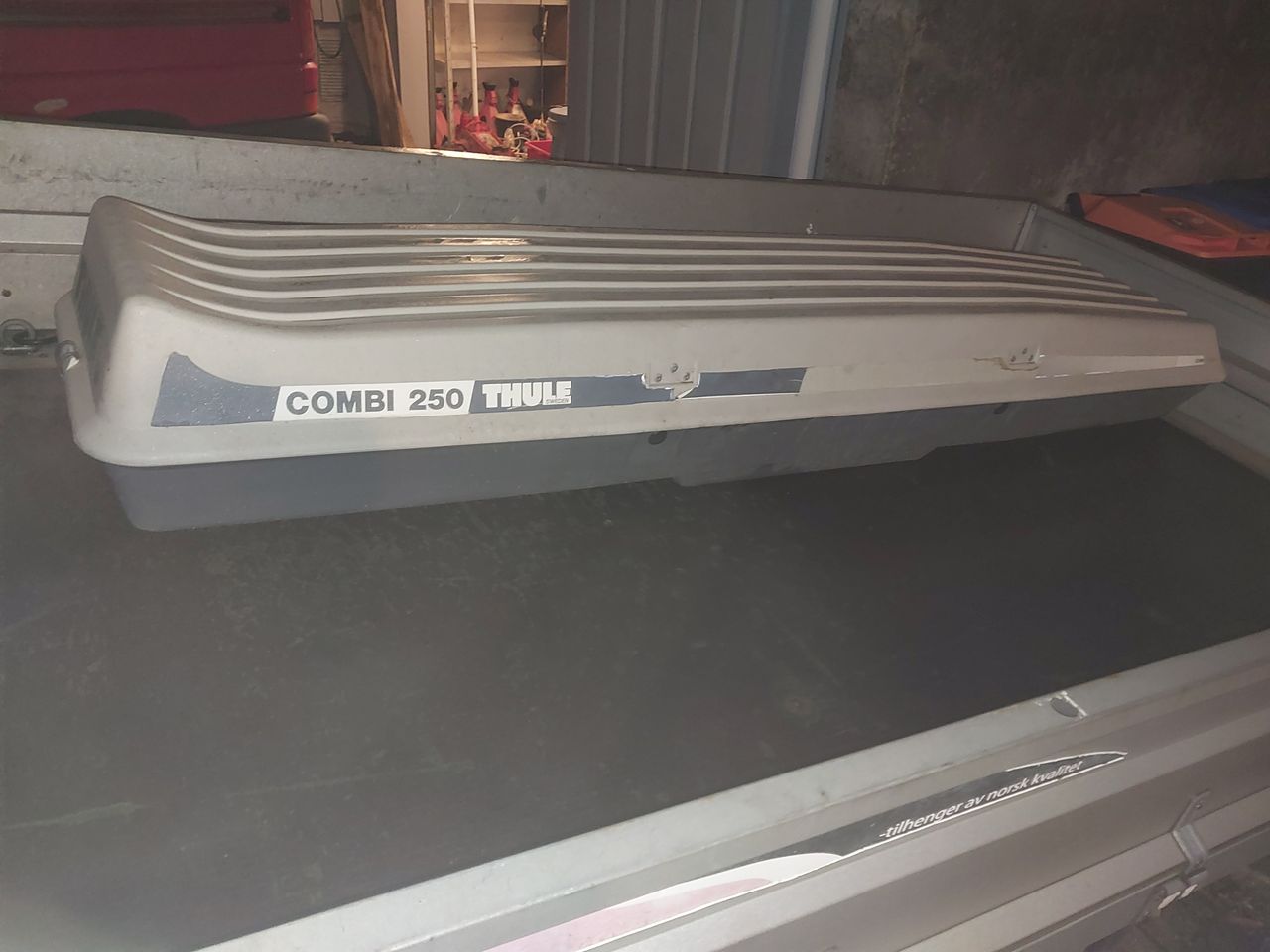 Thule Combi 250 Skiboks gies bort FINN torget