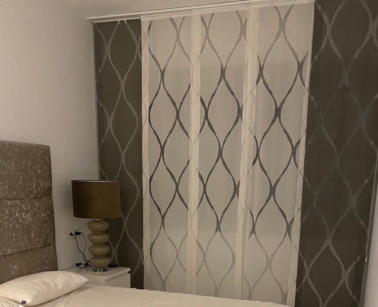 Soverom med bad og walk-in garderobe Galleribilde