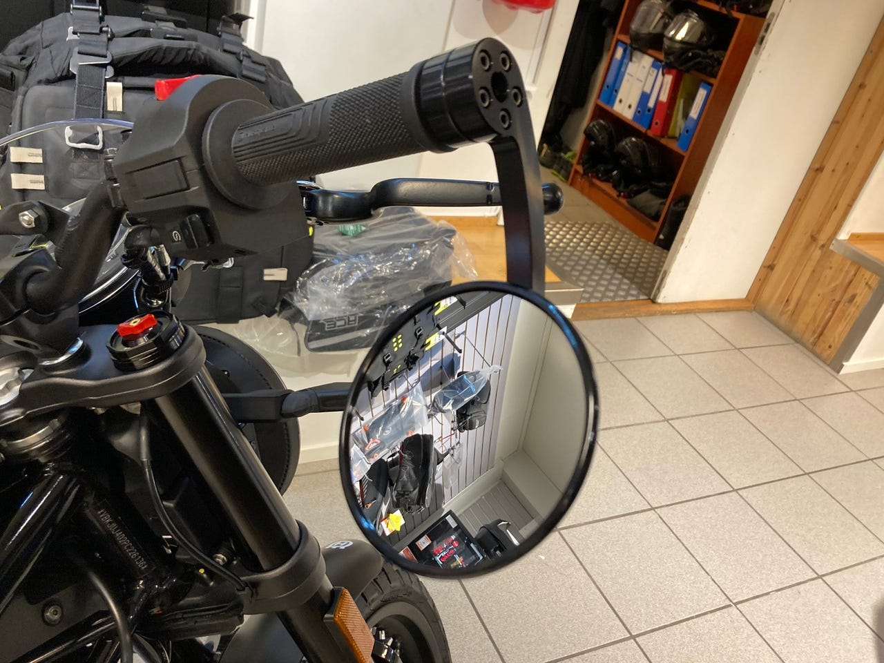akrapovic svartpilen 401