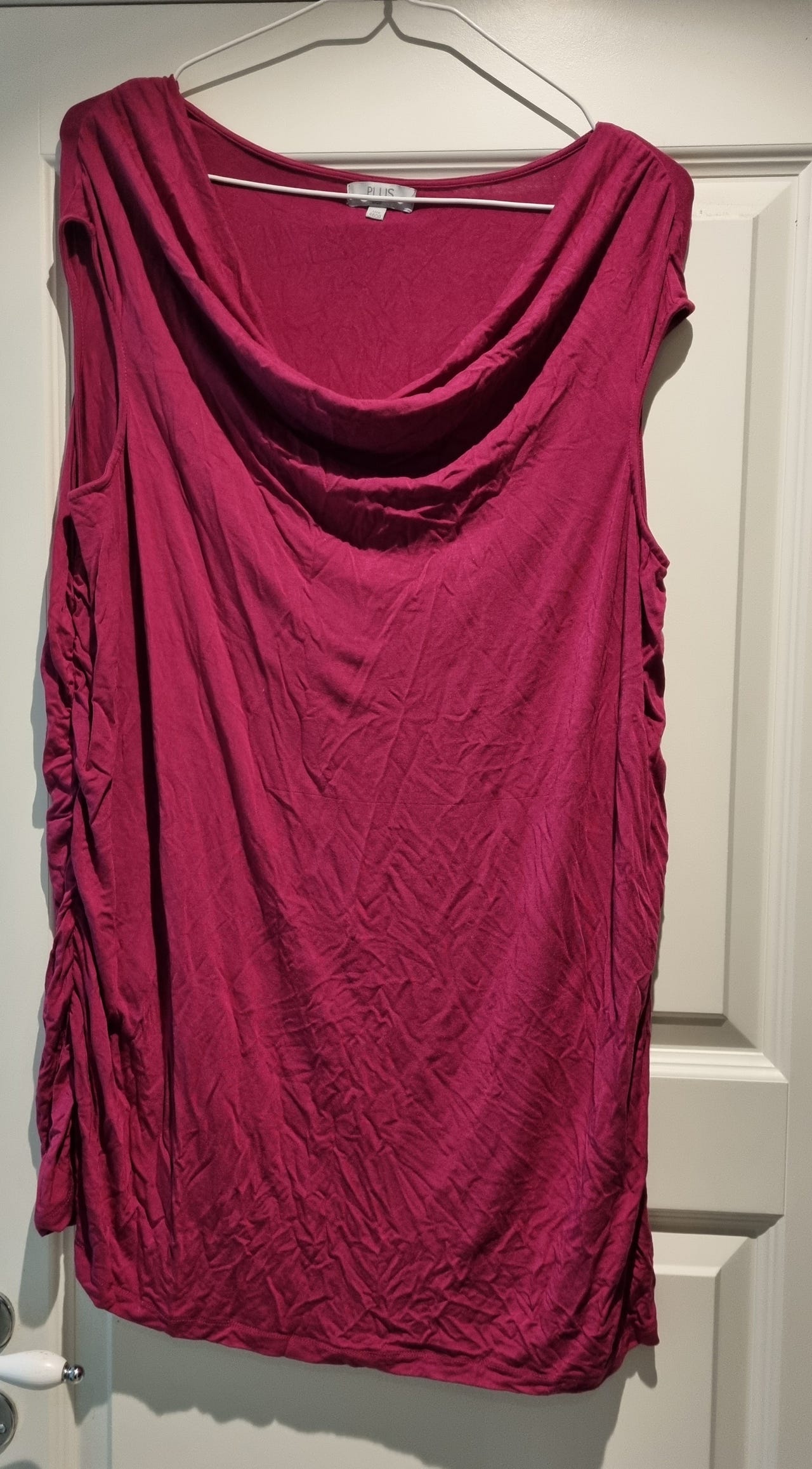 Mørk rosa topp str 48/50 | FINN-torget