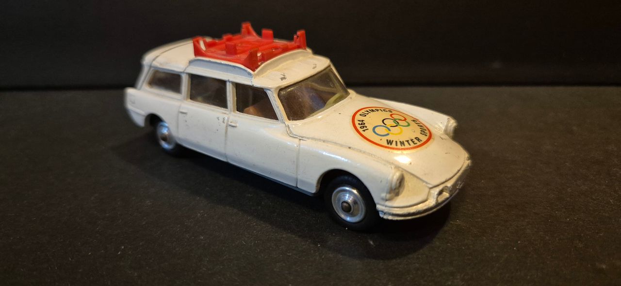 Corgi Toys 475 Citroën Safari 1964 Olympics Winter Sports