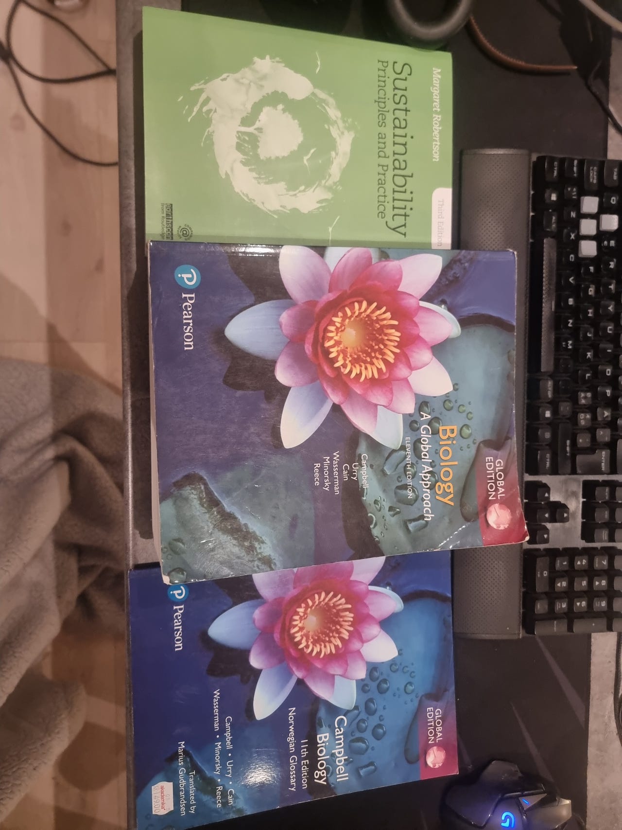 Biology + ordbok og sustainability FINN