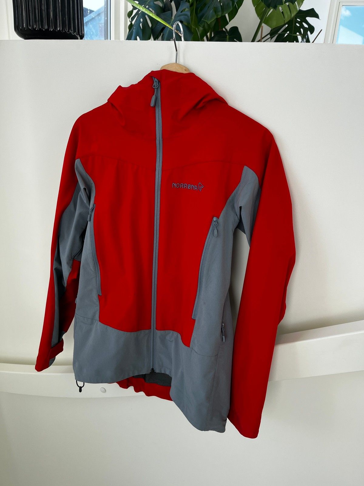 Norrona falketind windstopper hybrid jacket best sale