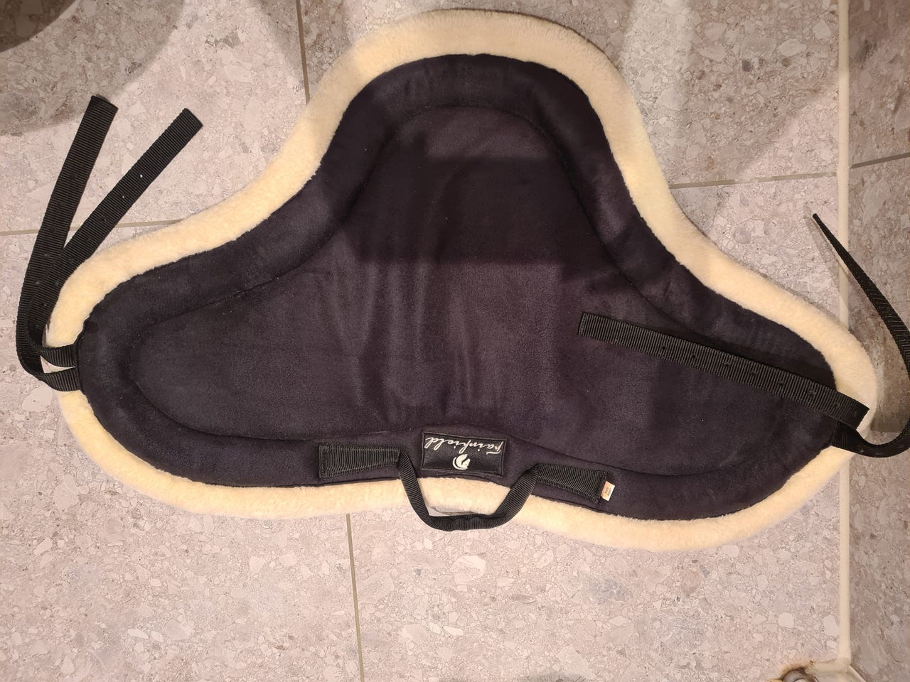 Pad med ull, str. Pony. FINN