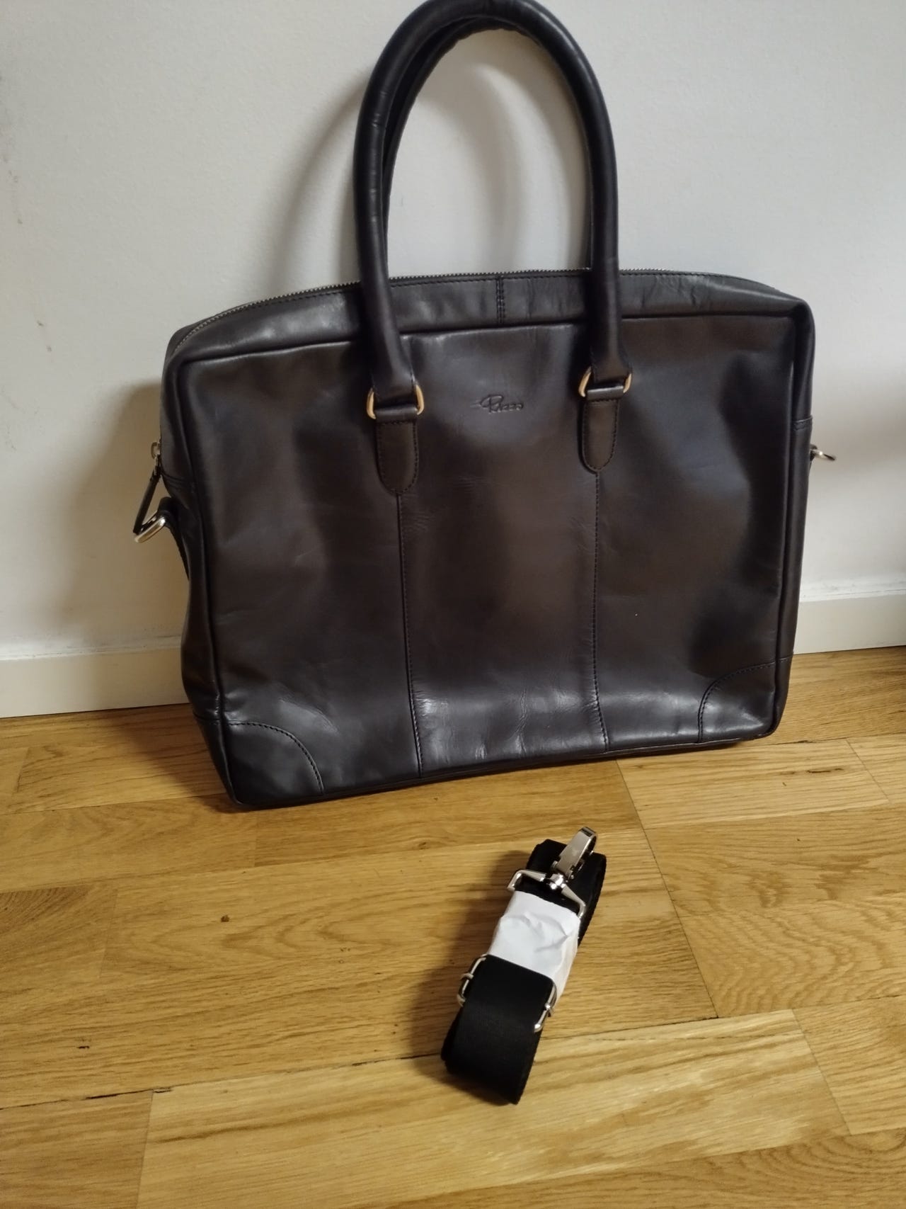 En flott Rizzo bag i ekte skinn til dame | FINN-torget