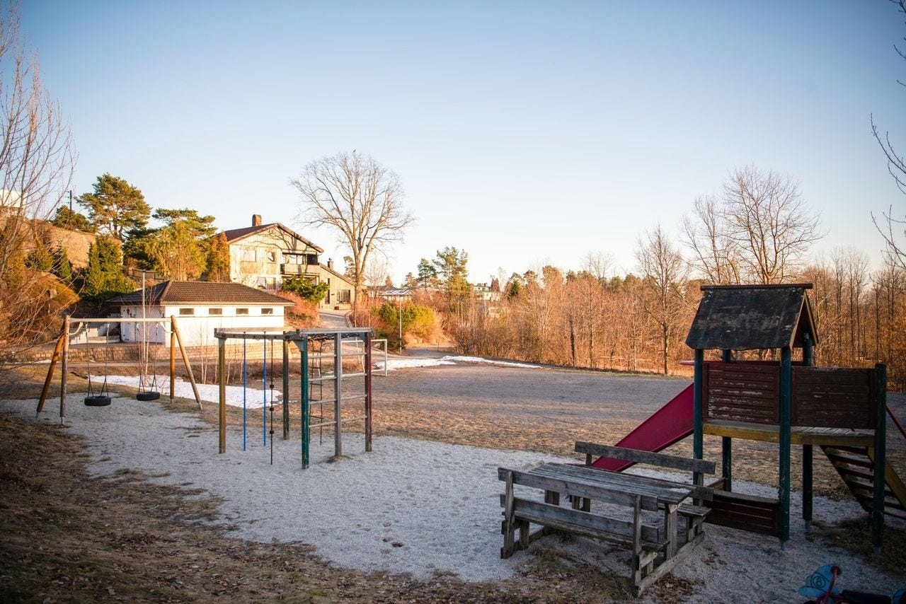 Lekeplass 50m unna Galleribilde