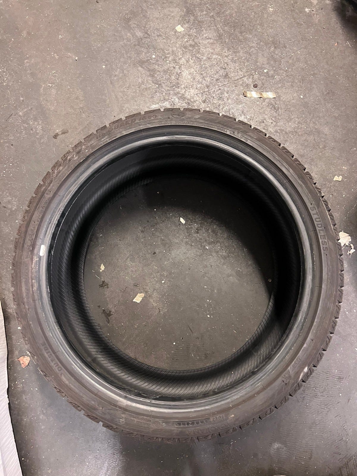 245/35R19 Yokohama FINN