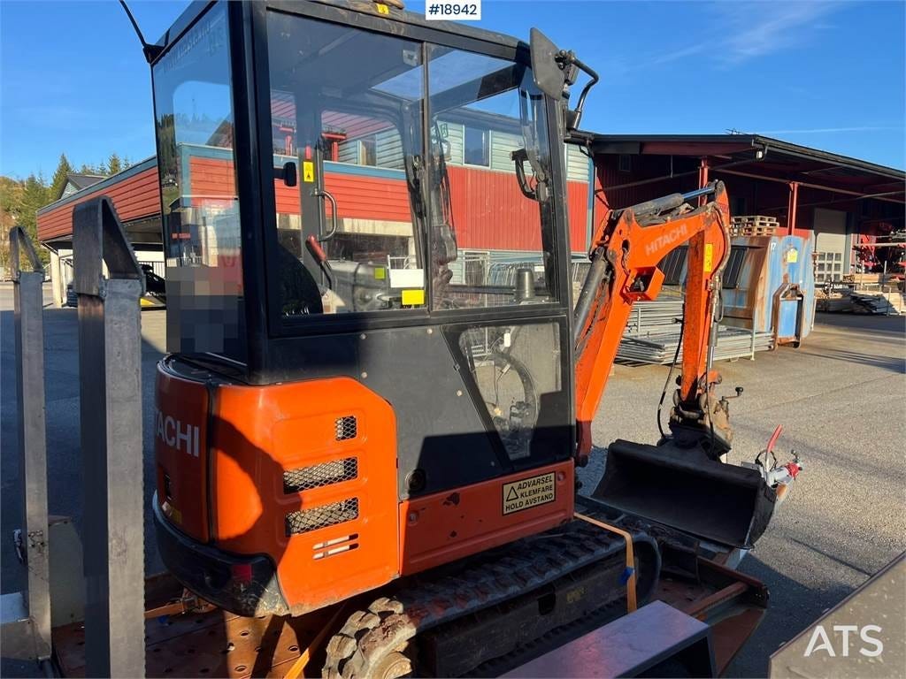 Til salgs Hitachi ZX195A Gravemaskin m/ Hydrauliskpusseskuff pigg