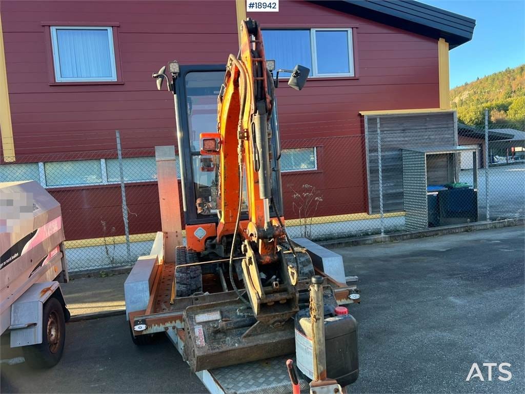 Til salgs Hitachi ZX195A Gravemaskin m/ Hydrauliskpusseskuff pigg