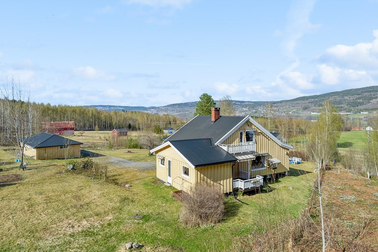 Enebolig med stor tomt på over 3,2 daa - Fin utsikt over Randsfjorden ...