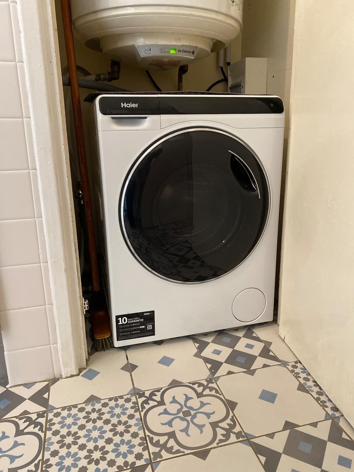 Vaskemaskin på kjøkken Galleribilde