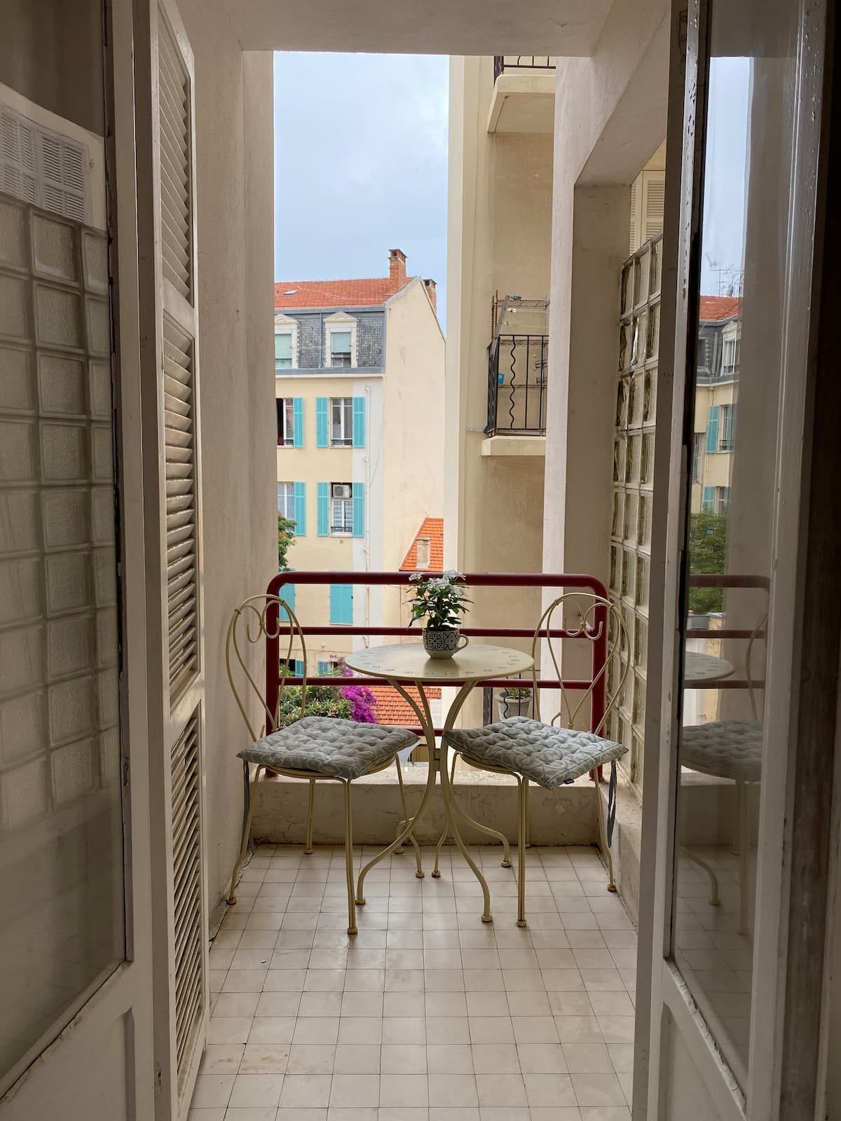 Lliten balkong ut fra kjøkkenet Galleribilde