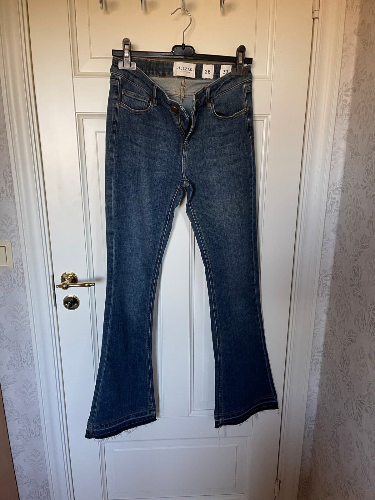 Pieszak 28/33 Marija -mid rise \u0026 flare leg | FINN-torget