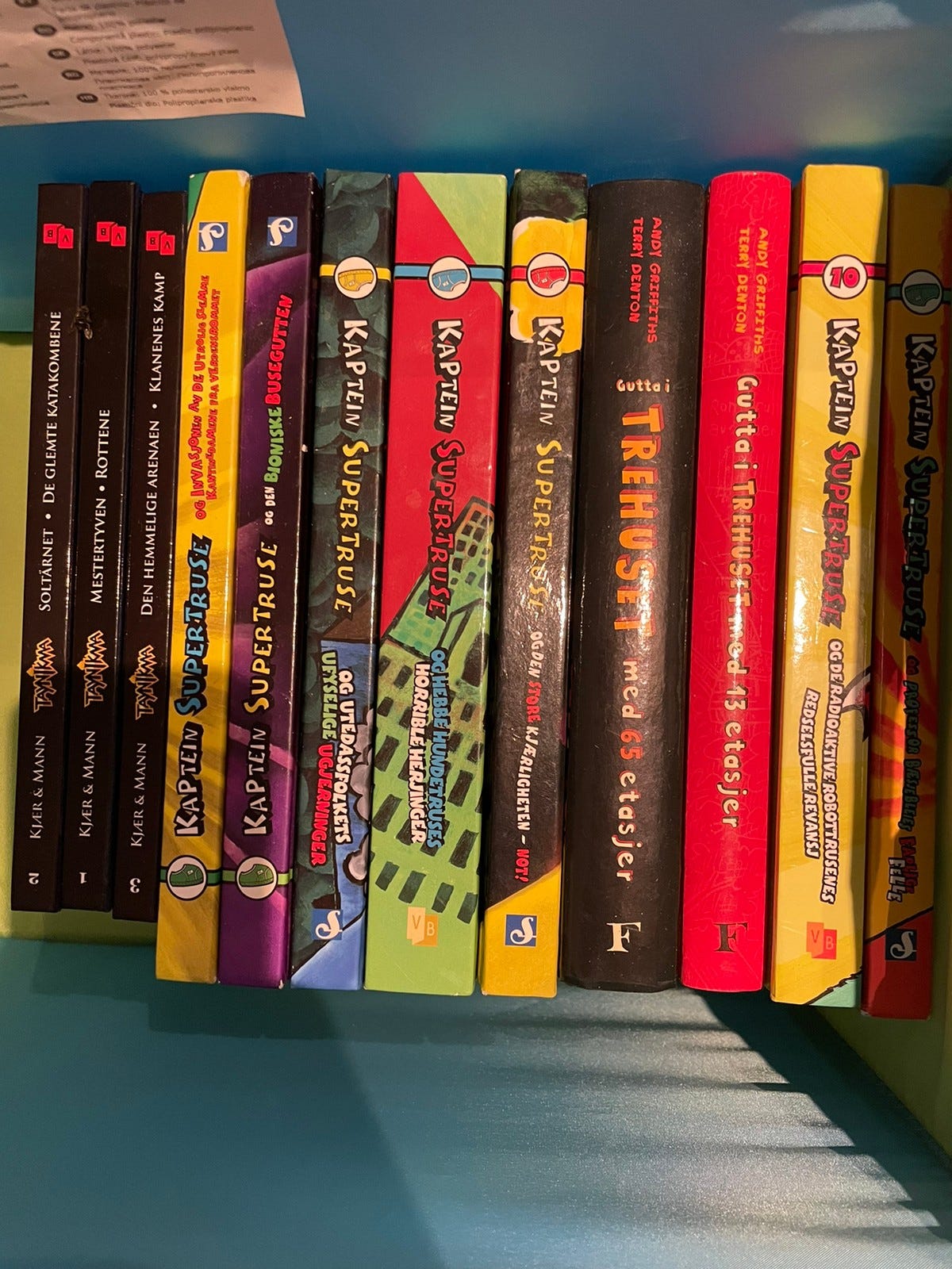 Bøker selges billig | FINN-torget