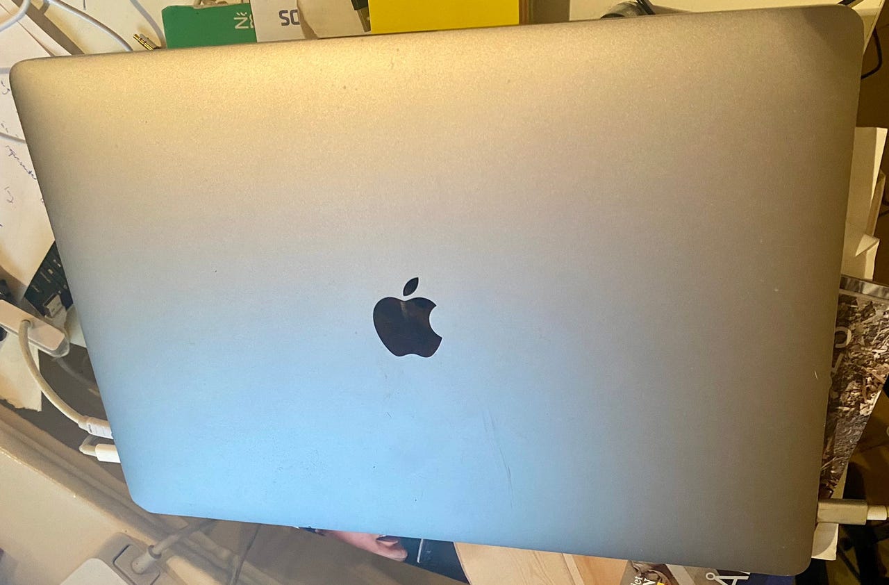 2016 MacBook Pro 15 delagt Skjerm 23 Apple Cinema Display 3000 2016-macbook-pro-15-delagt-skjerm-23-apple-cinema-display-3000