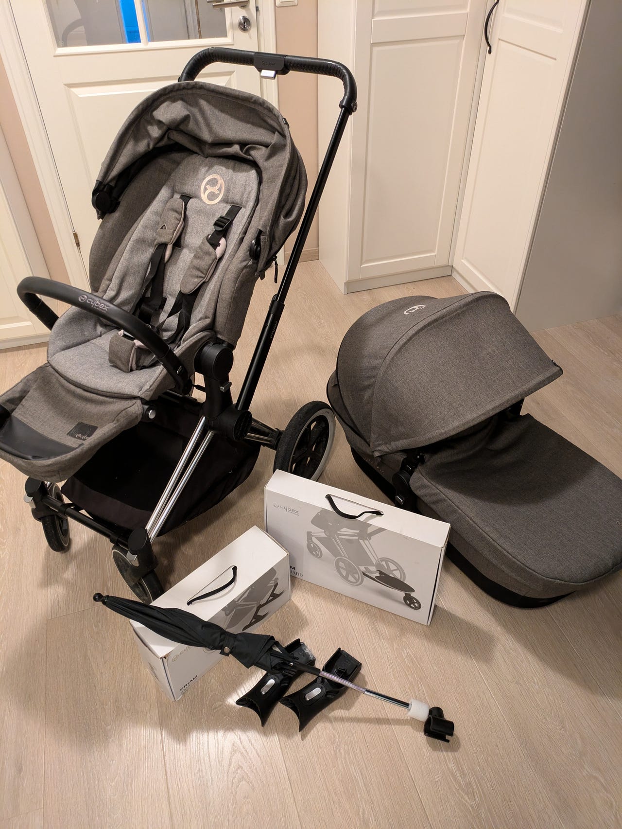 Cybex Priam med masse ekstrautstyr. | FINN-torget