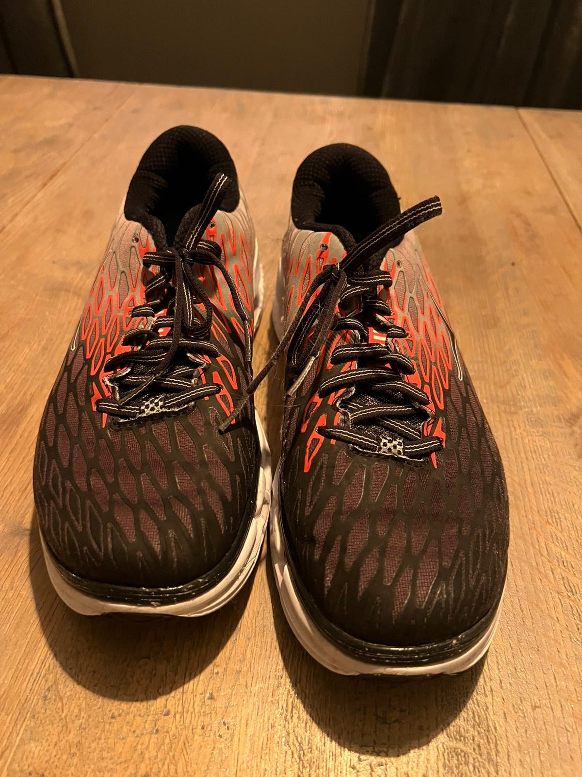 hoka-l-pesko-str-44-2-3-finn-torget