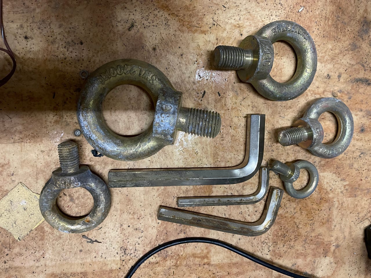 Store øyebolter og umbrakonøkler | FINN-torget