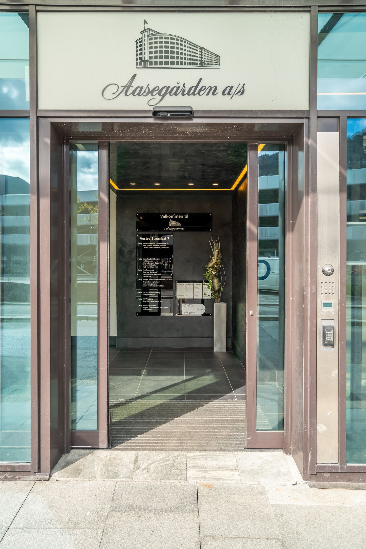Hovedinngang i Vestre Strømkai 7