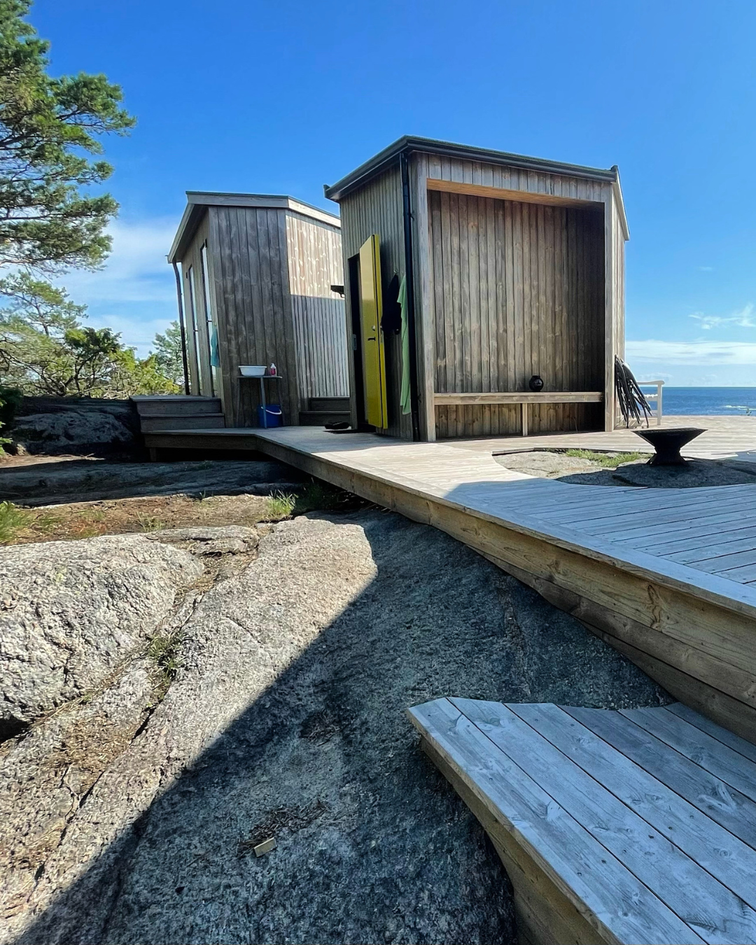 Gjestehytte med nisje og hytte med toalett og bod Galleribilde