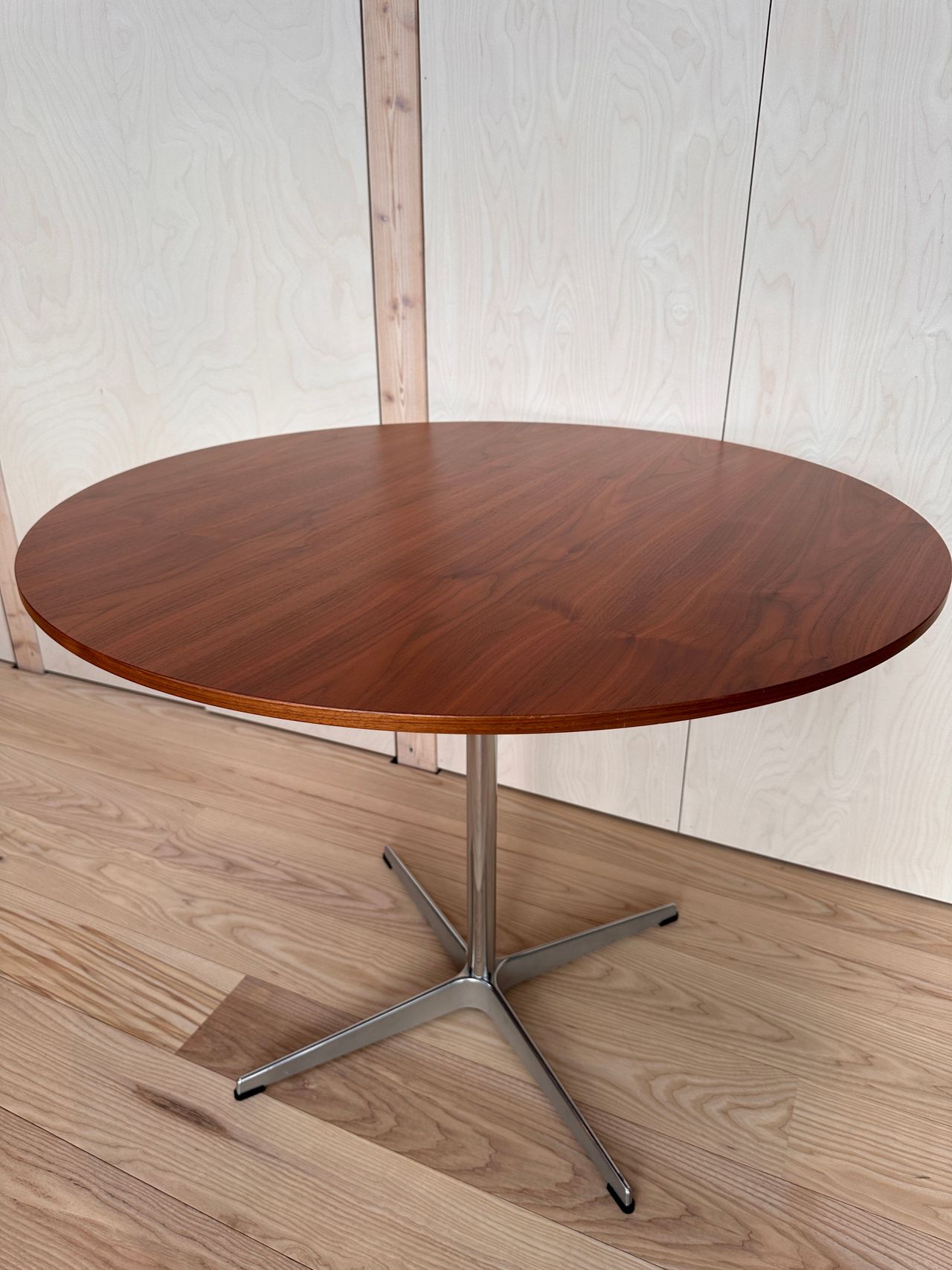 Arne Jacobsen for Fritz Hansen sirkul r bord FINN torget